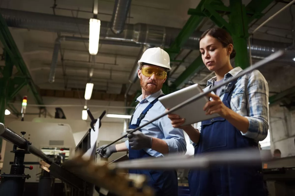 people-working-plant (1)